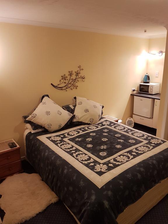 Mike & Jenny'S Kaka Point Accommodation エクステリア 写真